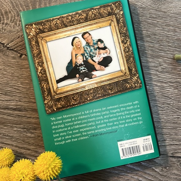 📚 2/$21 BOOKS!! 📚 Tori Spelling - Mommywood 2009 coffee table book - Picture 3 of 10
